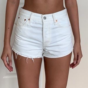 High-rise white denim Levi’s shorts